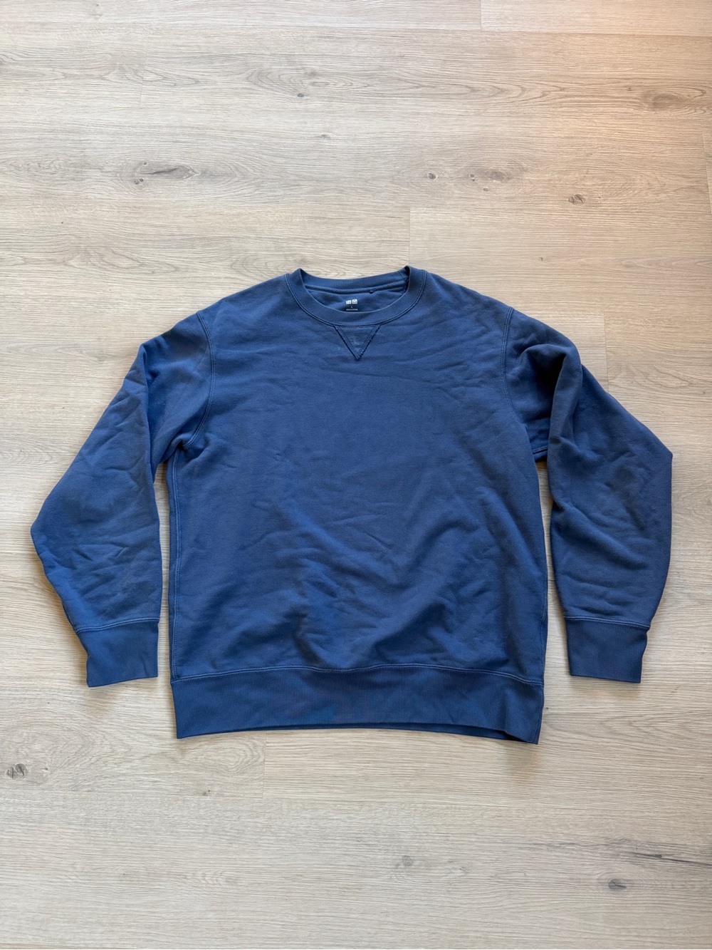 Uniqlo blue crewneck sweatshirt men’s size large minimalist basic